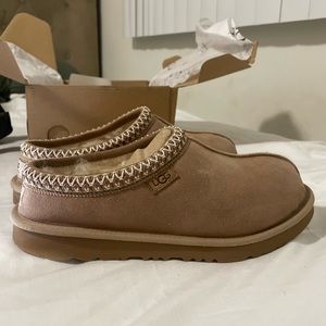 UGG tasman regenerate slipper womens size 8, kids size 6